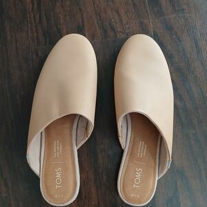 TOMS Women's Tan Slip-On Shoes
